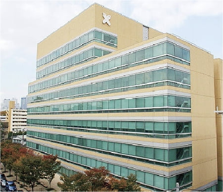 慶應義塾大学